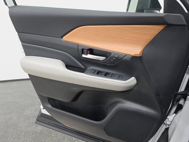 Certified 2025 Toyota Grand Highlander AWD image 24