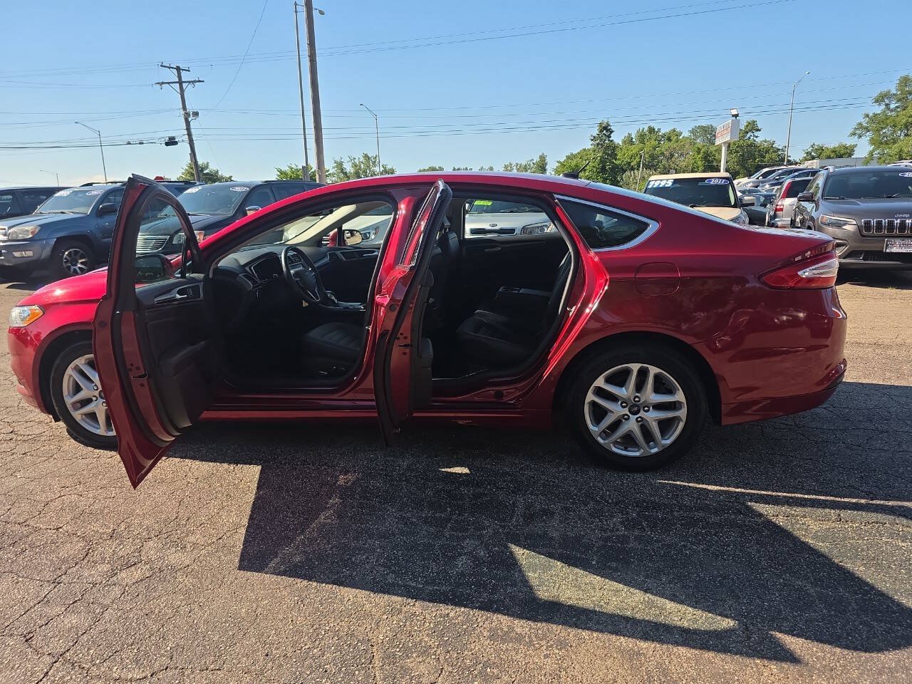 Used 2016 Ford Fusion SE w/ Equipment Group 202A FWD image 12