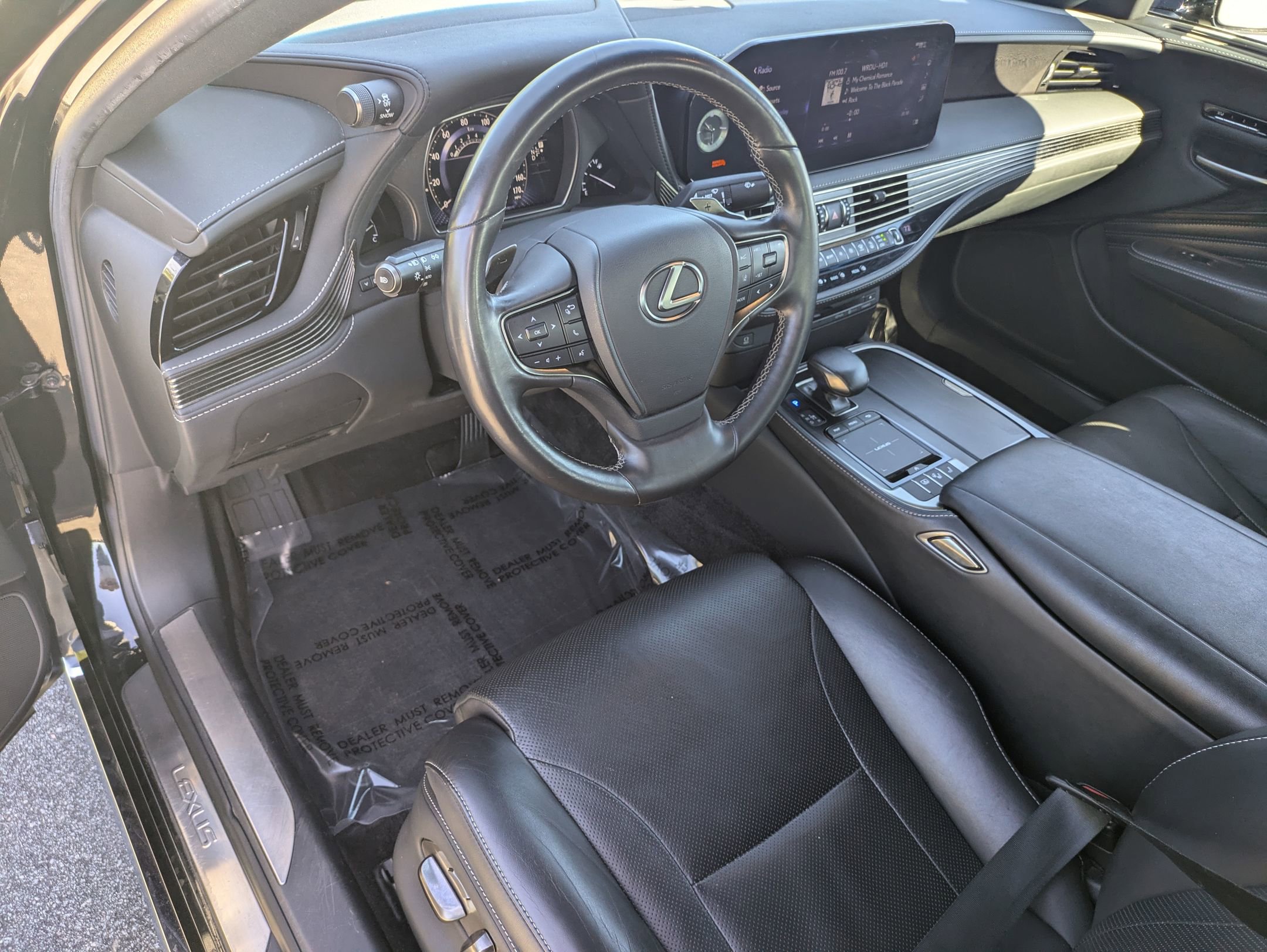 Used 2021 Lexus LS 500 w/ Accessory Package (Z2) image 9