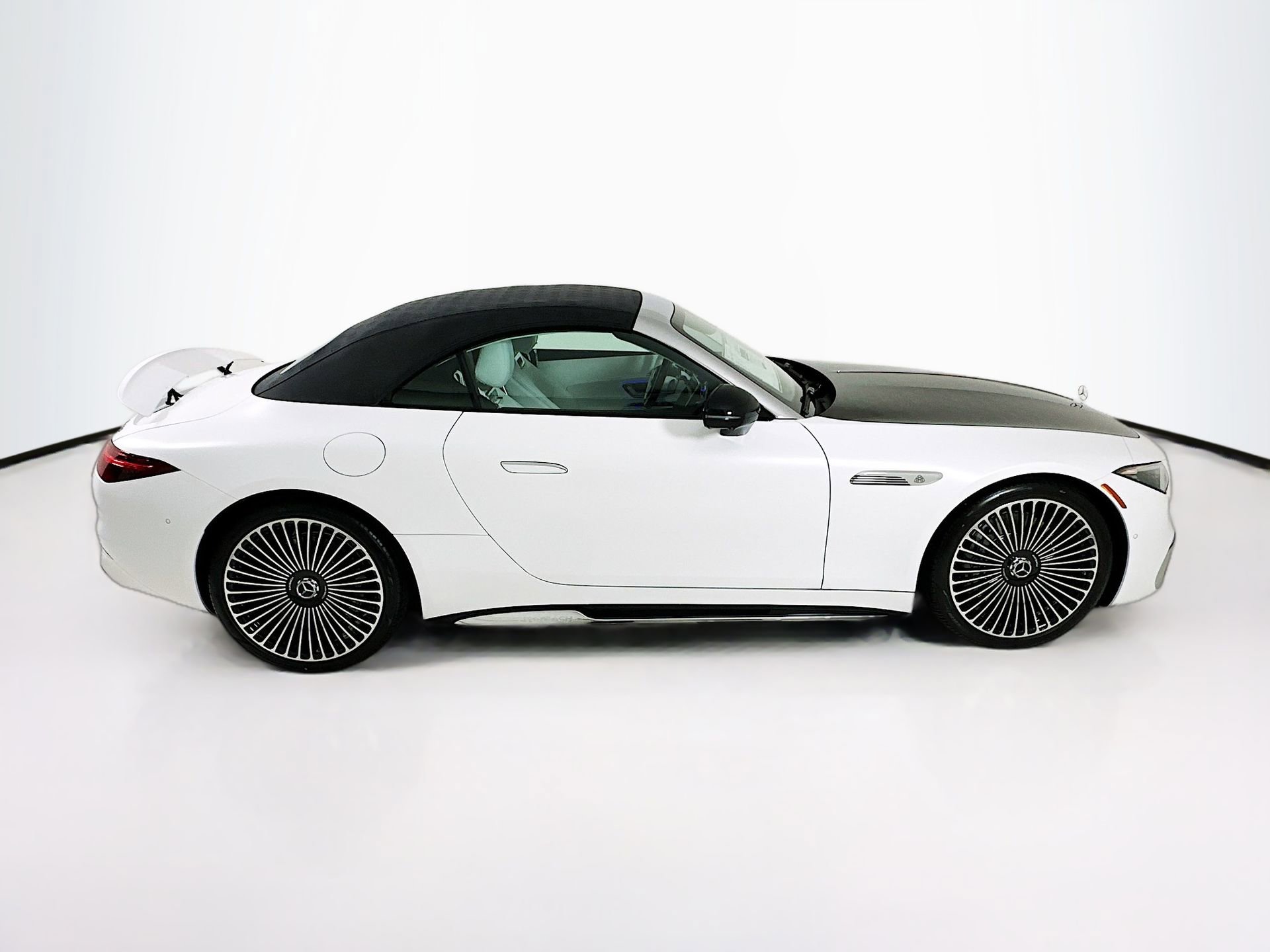 New 2026 Mercedes-Benz Maybach SL 680 image 9
