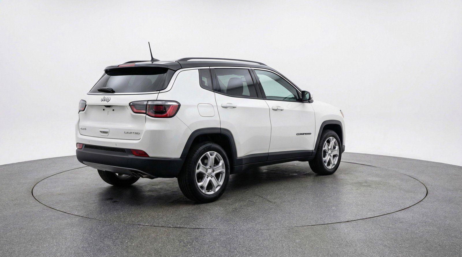 Used 2025 Jeep Compass Latitude image 9