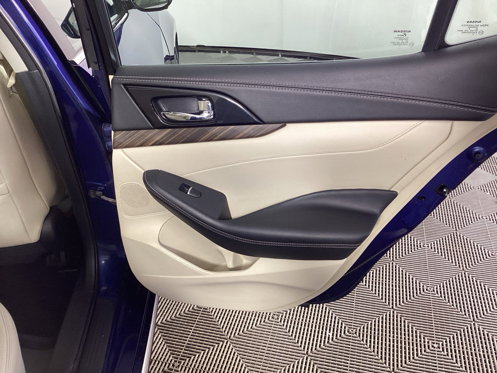 Used 2018 Nissan Maxima Platinum image 10