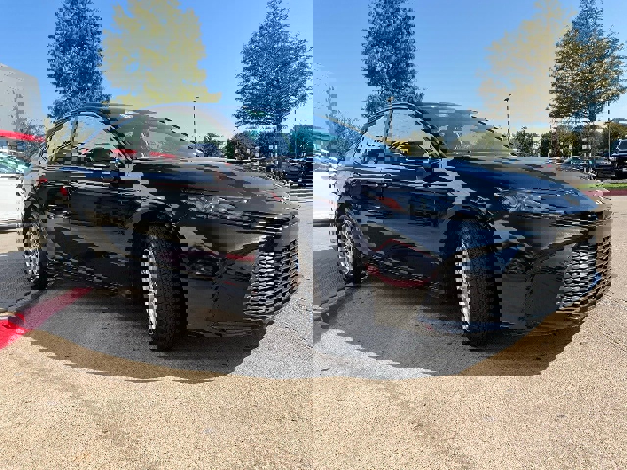 Used 2025 Toyota Camry LE image 5