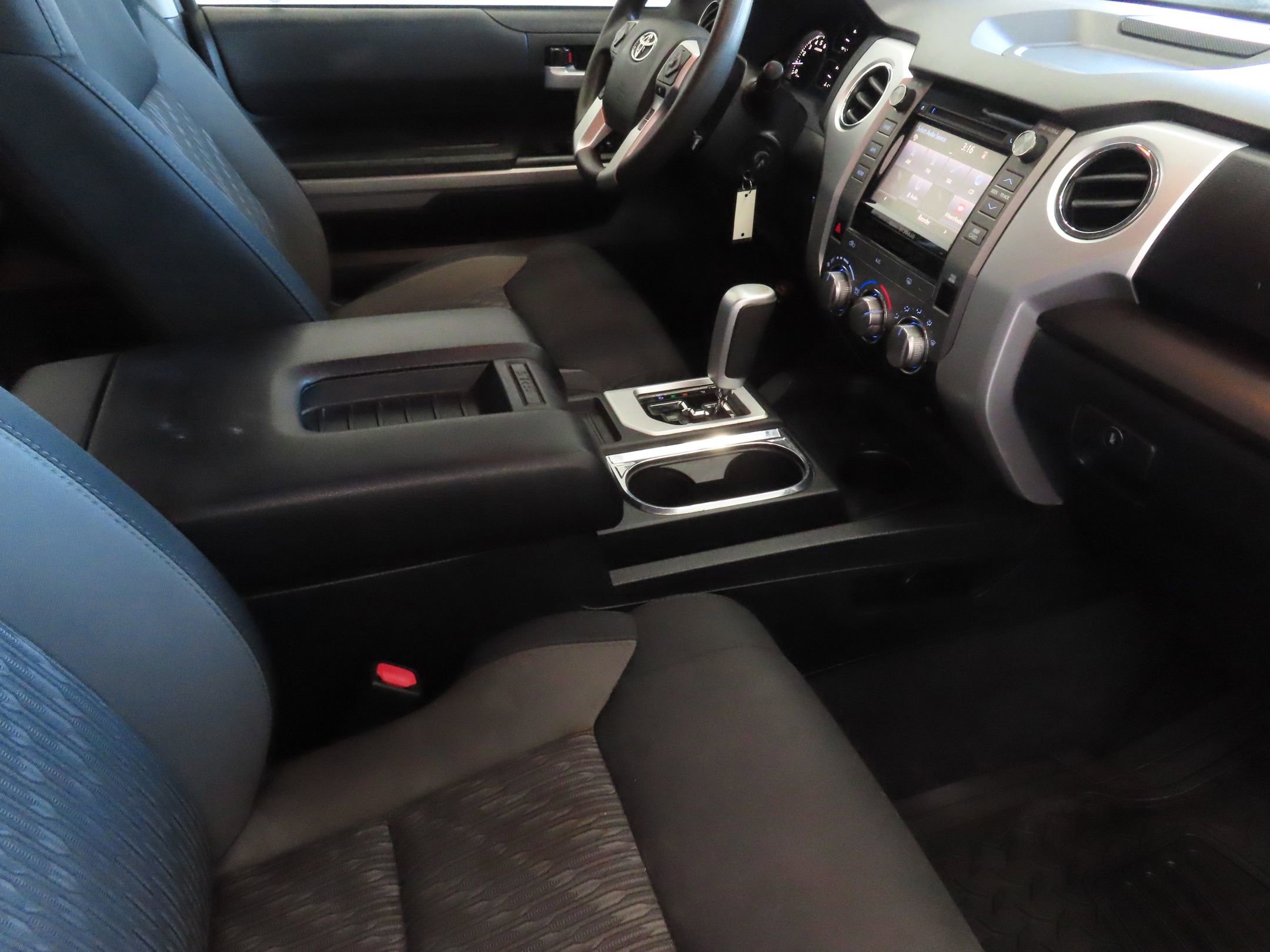 Used 2019 Toyota Tundra SR5 w/ SR5 Upgrade Package image 25