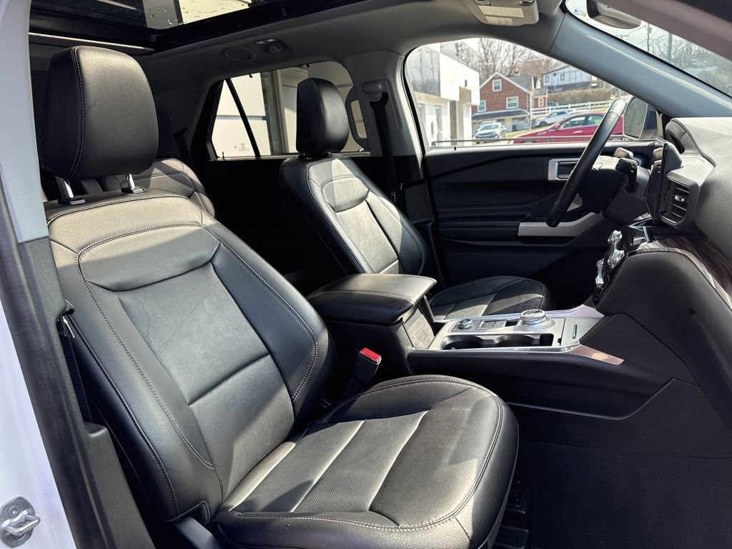 Used 2022 Ford Explorer Limited w/ Equipment Group 301A image 32