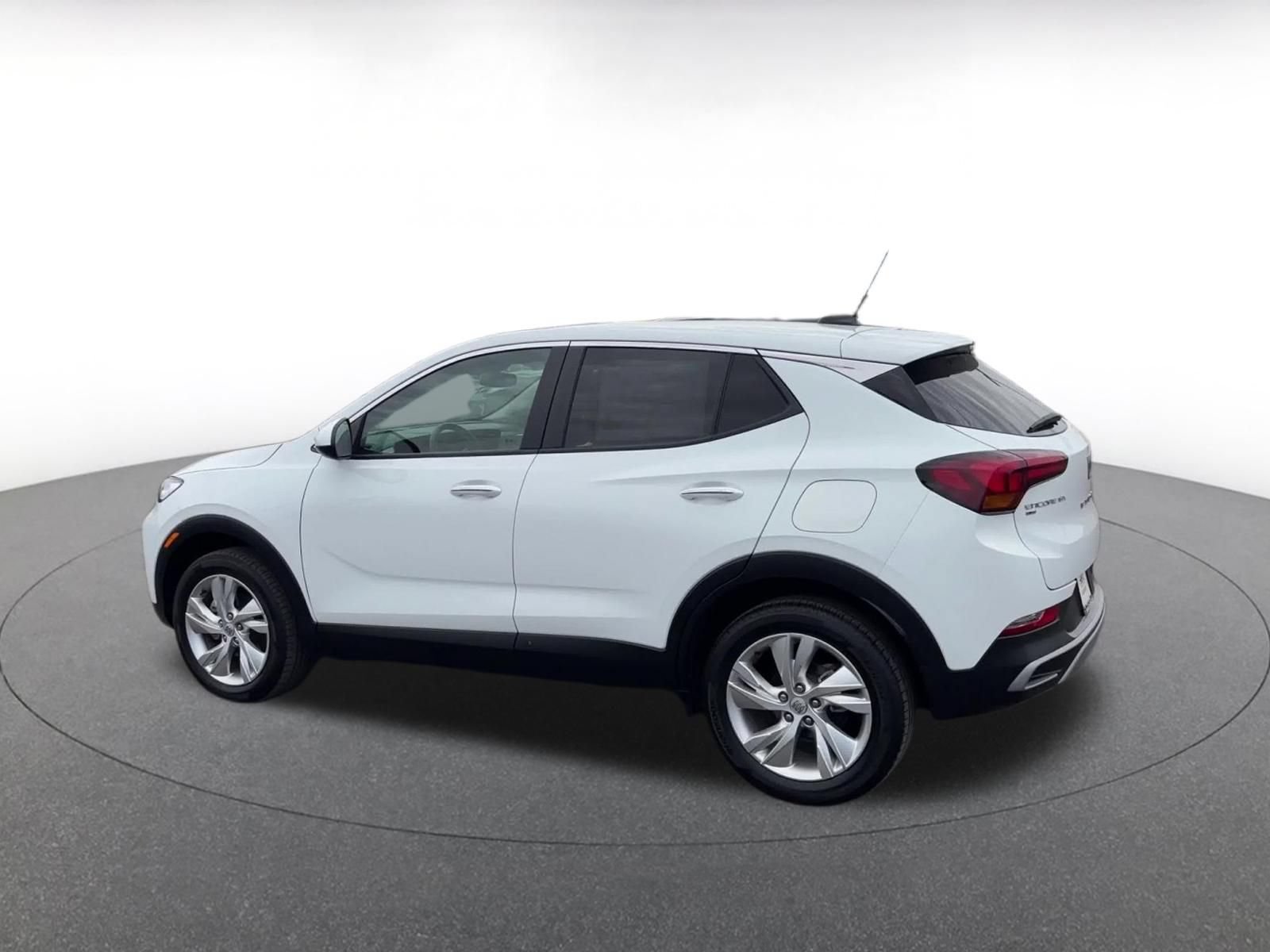 Used 2025 Buick Encore GX Preferred AWD/4WD image 9