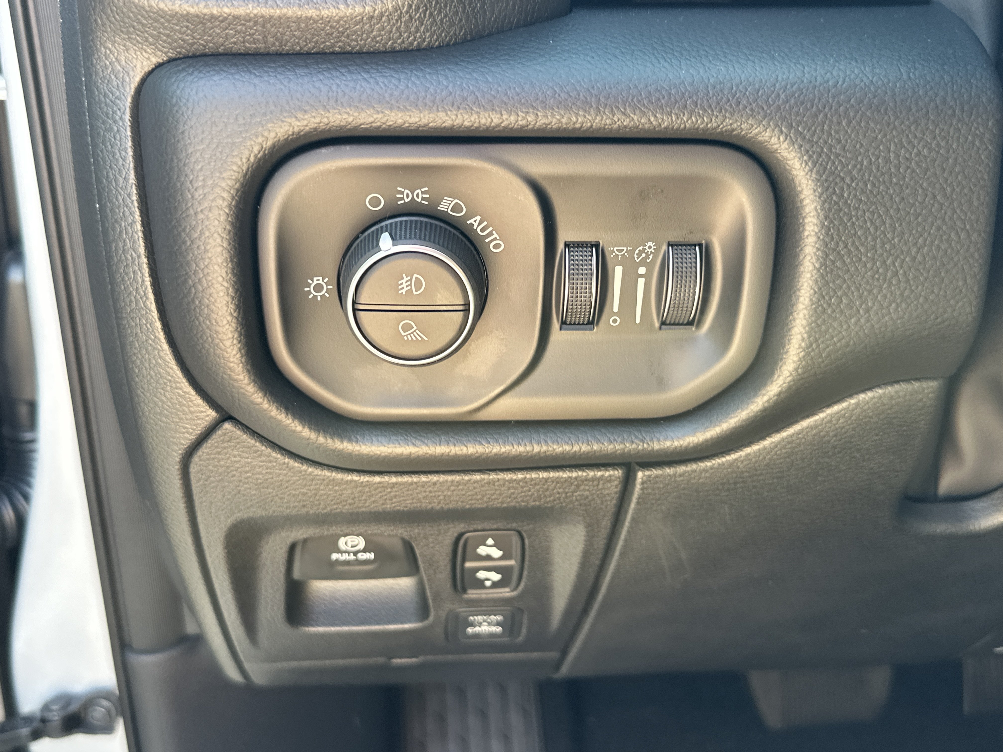 New 2027 RAM 1500 Laramie w/ Night Edition AWD/4WD image 14