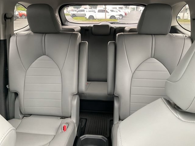 Used 2021 Toyota Highlander XLE AWD/4WD image 38