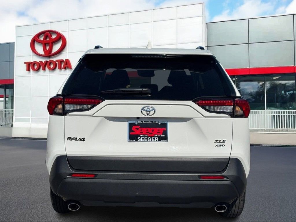 Used 2025 Toyota RAV4 XLE AWD/4WD image 5