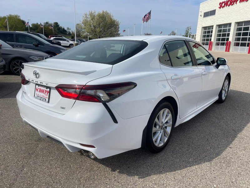 Used 2024 Toyota Camry SE image 3