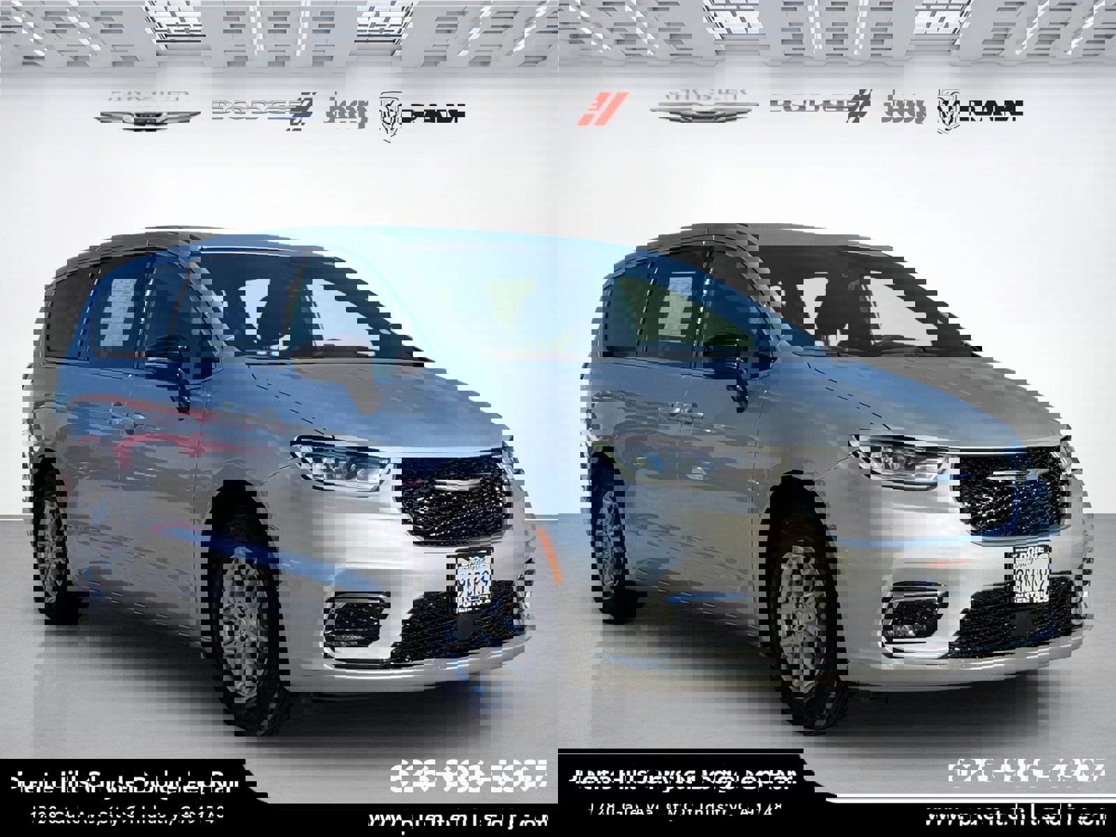 Used 2024 Chrysler Pacifica Touring image 1