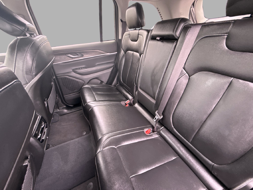 Used 2023 Jeep Grand Cherokee Limited AWD/4WD image 13