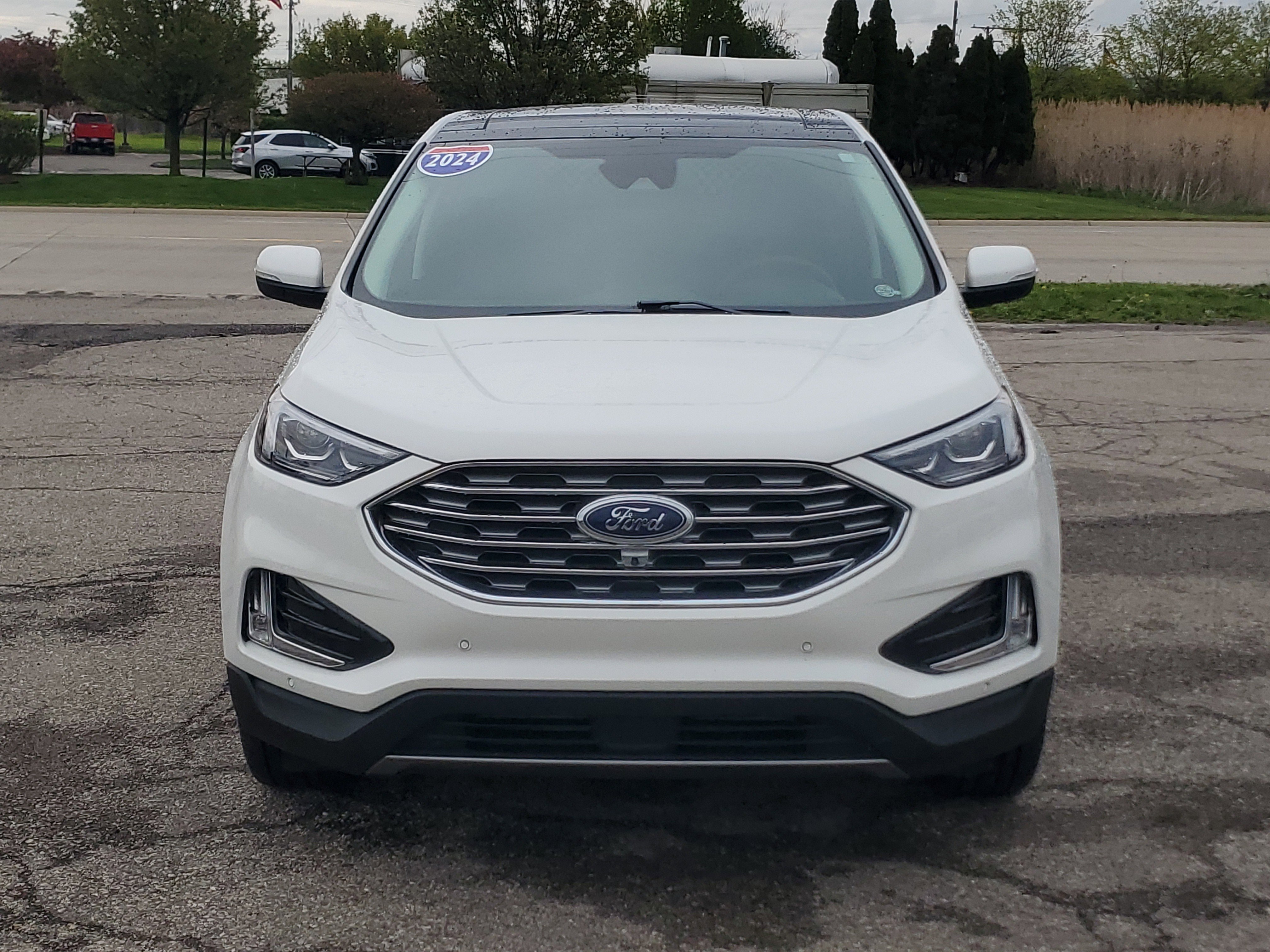 Used 2024 Ford Edge Titanium w/ Equipment Group 301A AWD/4WD image 2