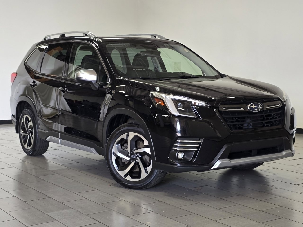 Used 2023 Subaru Forester Touring AWD/4WD image 2
