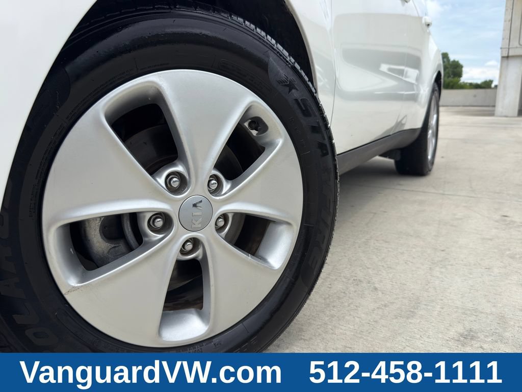 Used 2016 Kia Soul FWD image 2