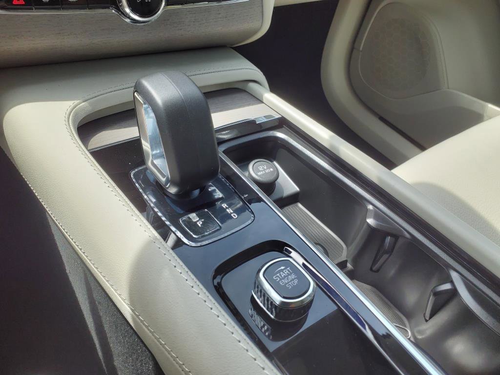 New 2025 Volvo XC90 B5 Plus w/ Protection Package Premier image 21