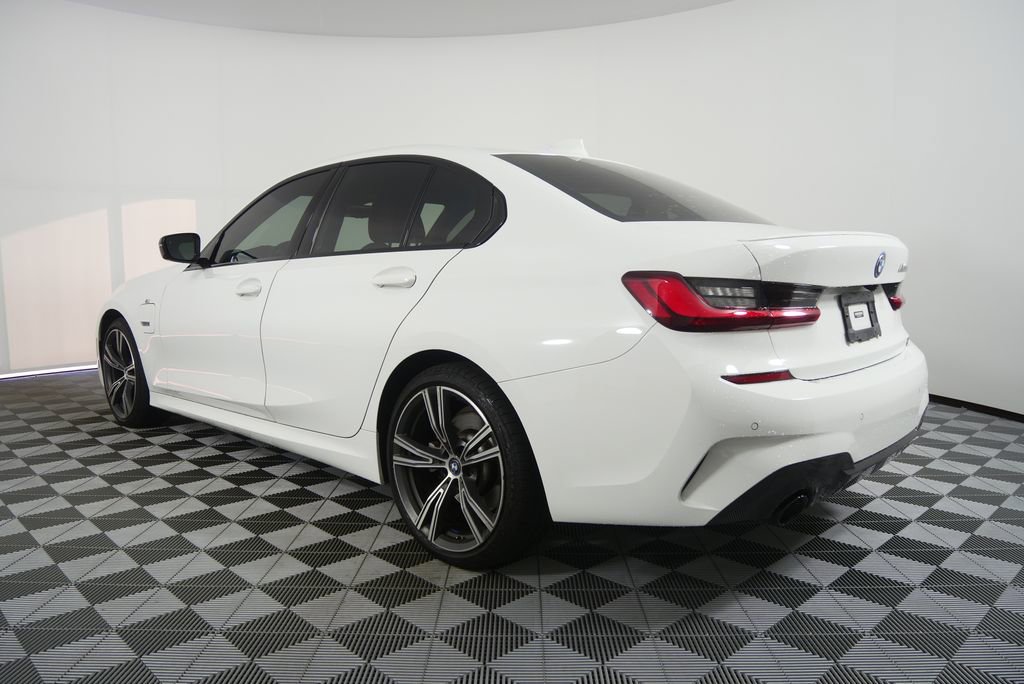 Used 2022 BMW 330e w/ M Sport Package RWD image 5