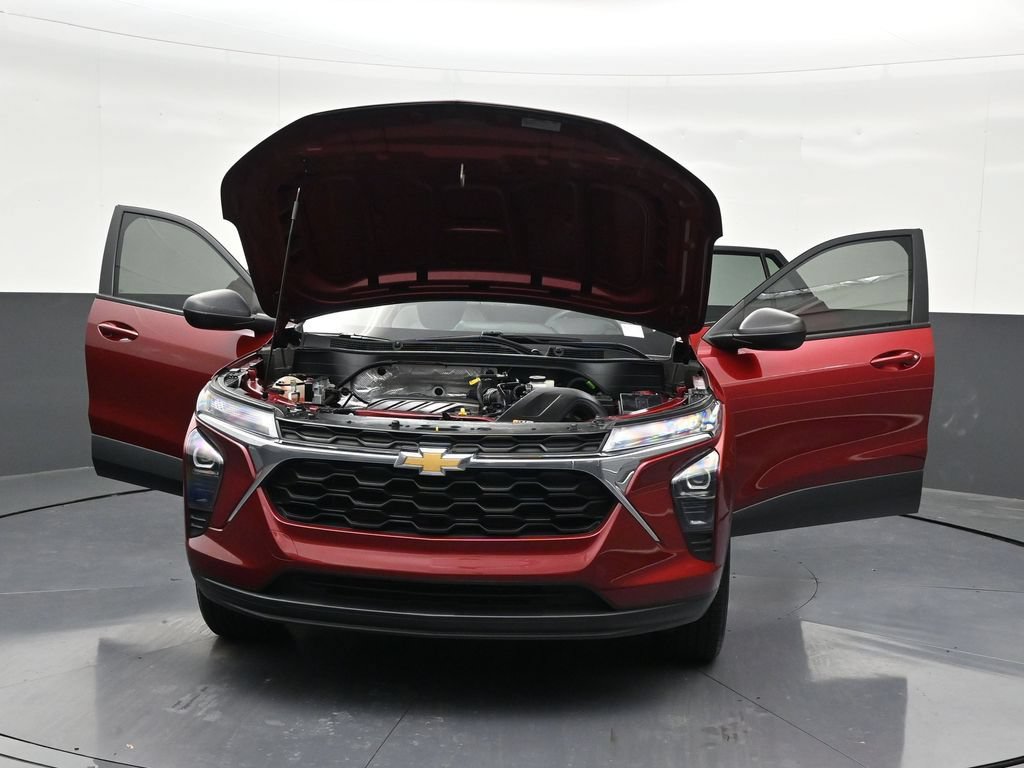 Used 2024 Chevrolet Trax LS FWD image 37