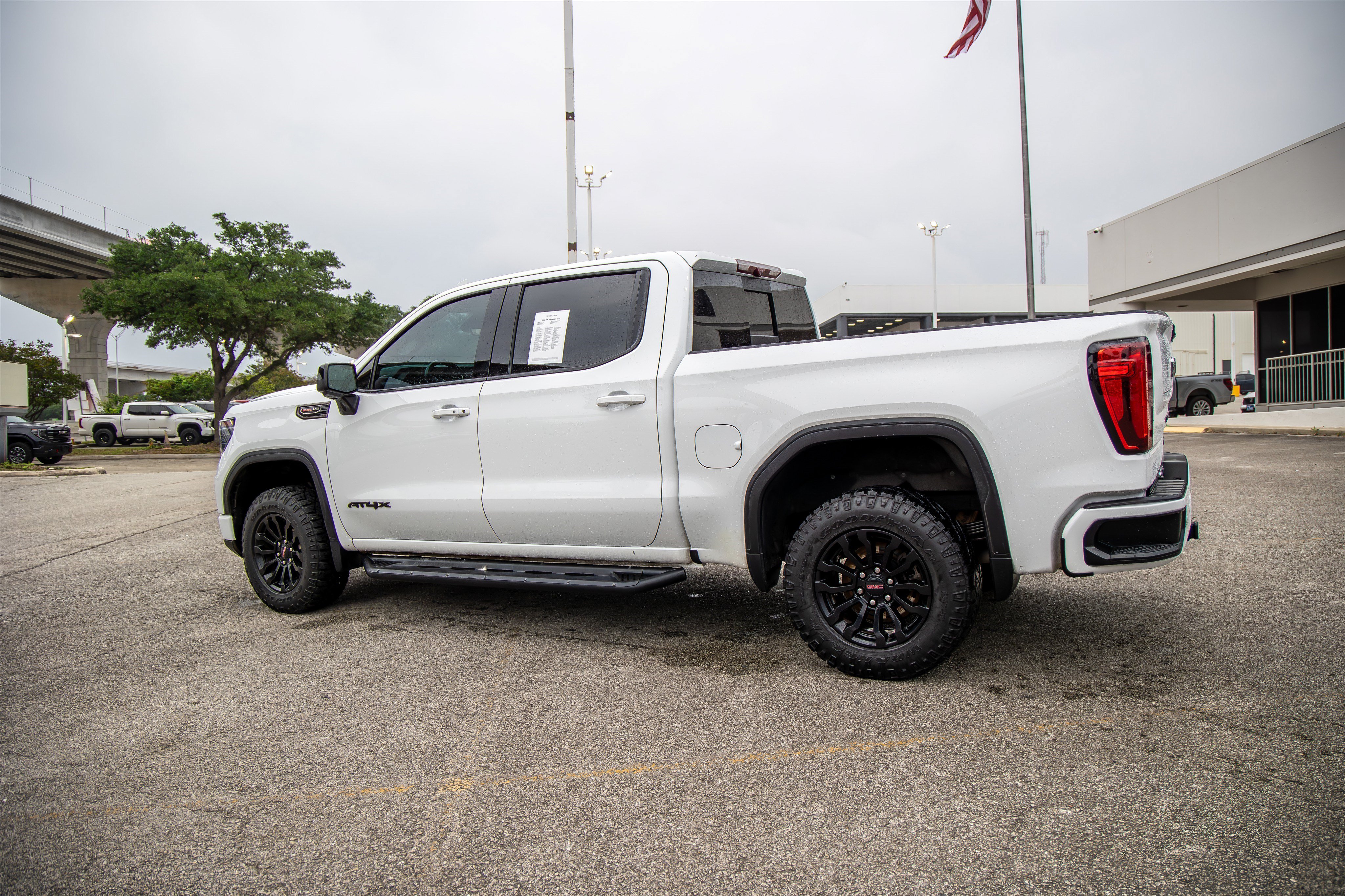 Used 2023 GMC Sierra 1500 AT4X AWD/4WD image 10