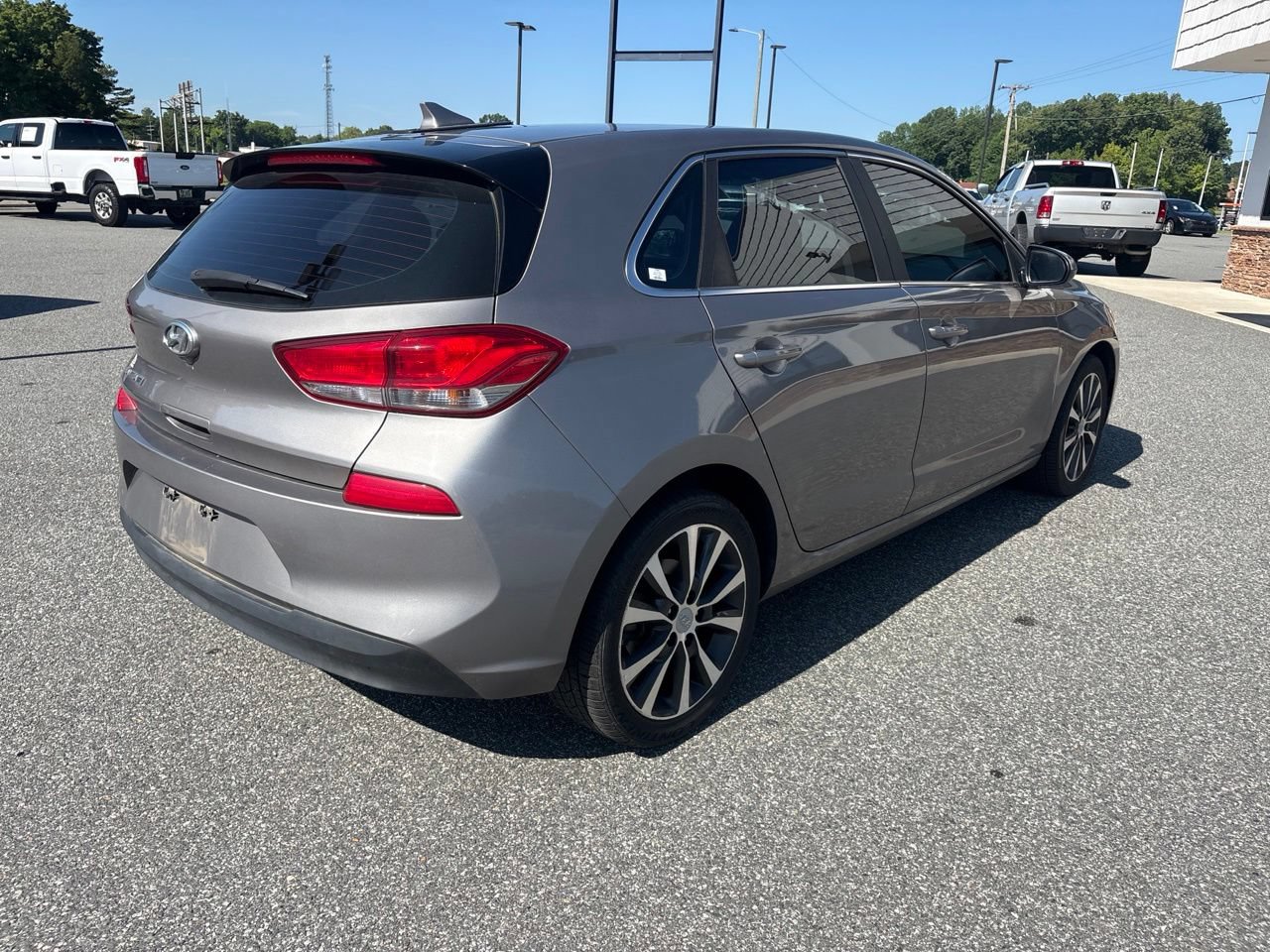 Used 2020 Hyundai Elantra GT FWD image 8