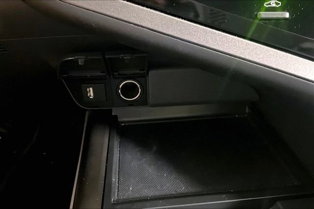 Used 2024 Toyota Camry LE AWD/4WD image 32