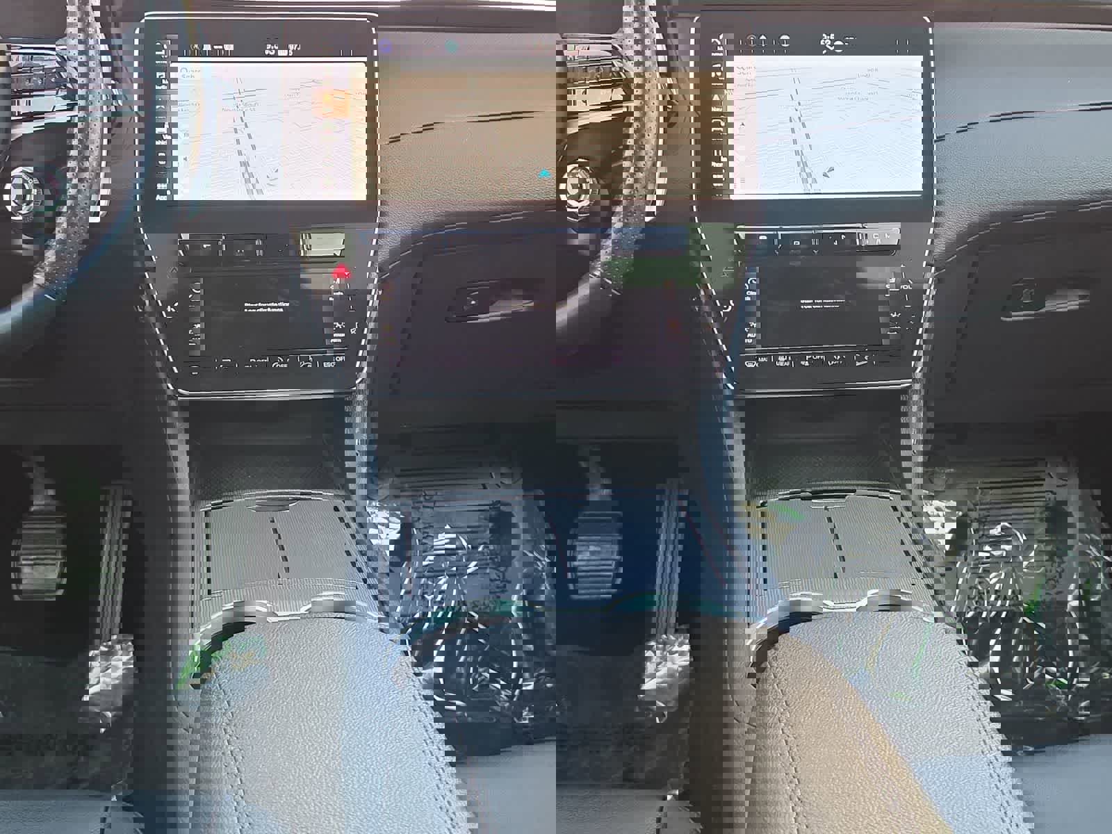 Used 2024 Maserati Grecale GT image 28