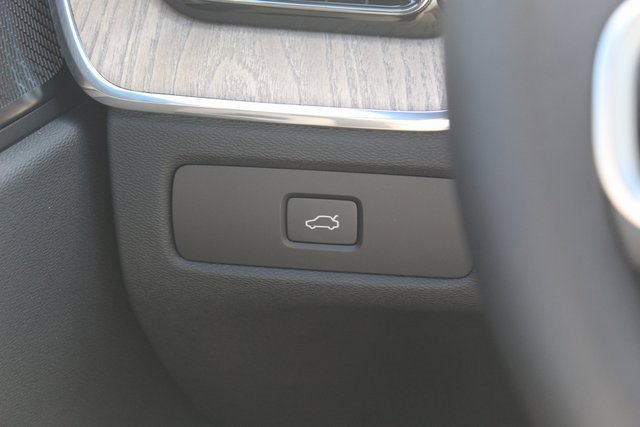 New 2026 Volvo XC60 B5 Plus w/ Climate Package image 20
