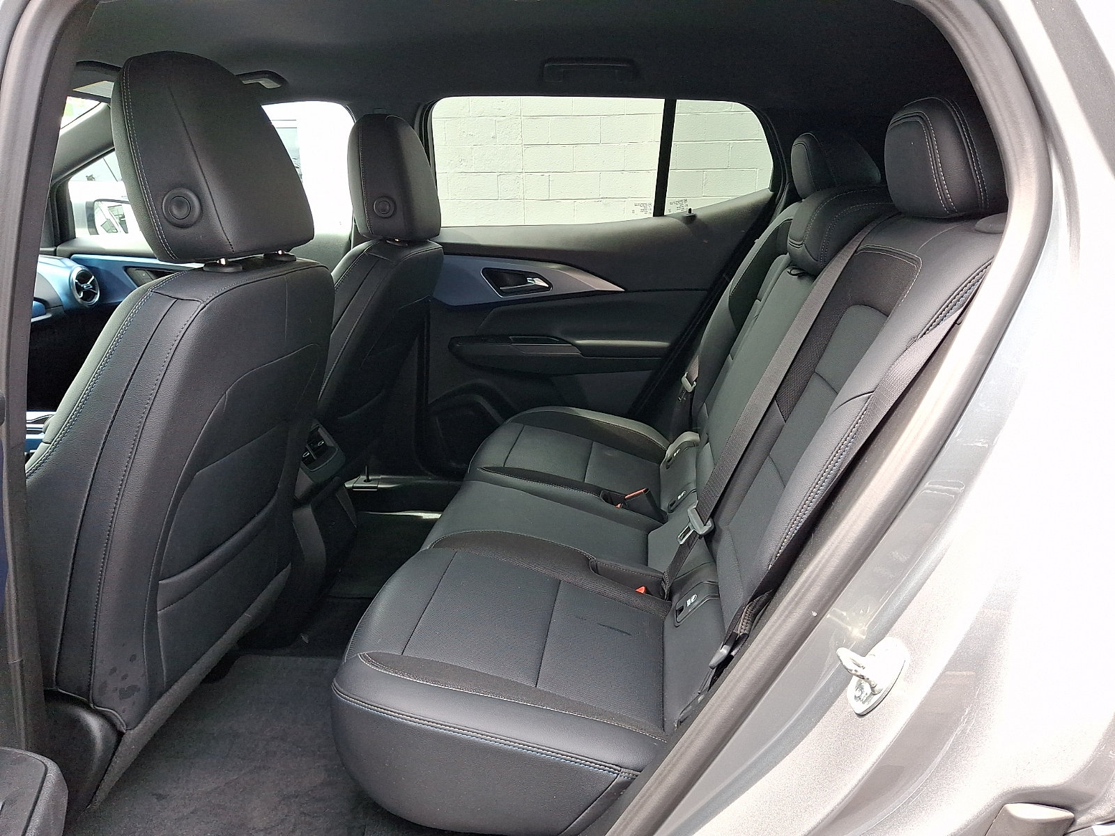 Certified 2025 Chevrolet Equinox EV LT w/ Convenience Package FWD image 11