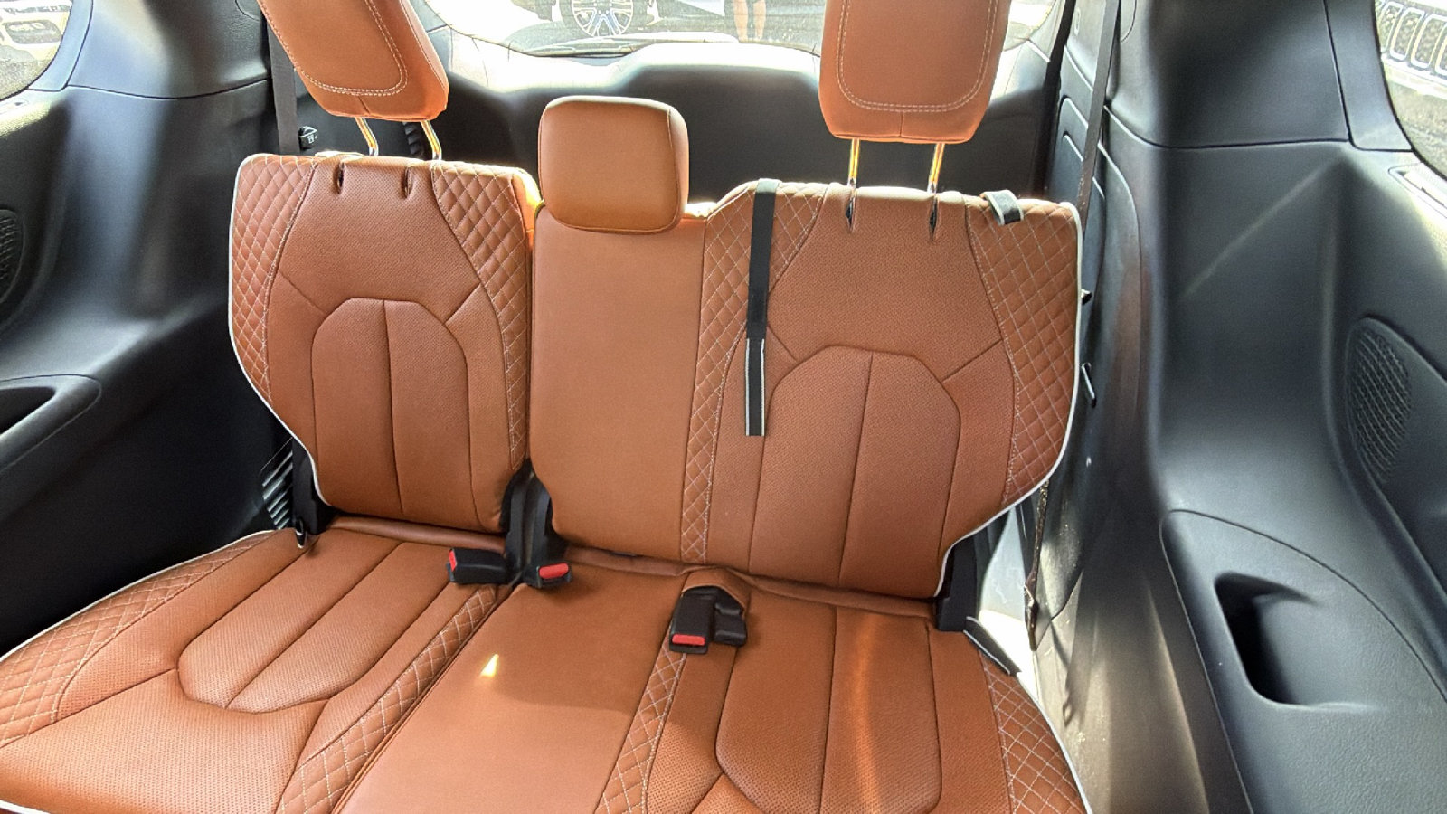 Used 2025 Chrysler Pacifica Pinnacle FWD image 24