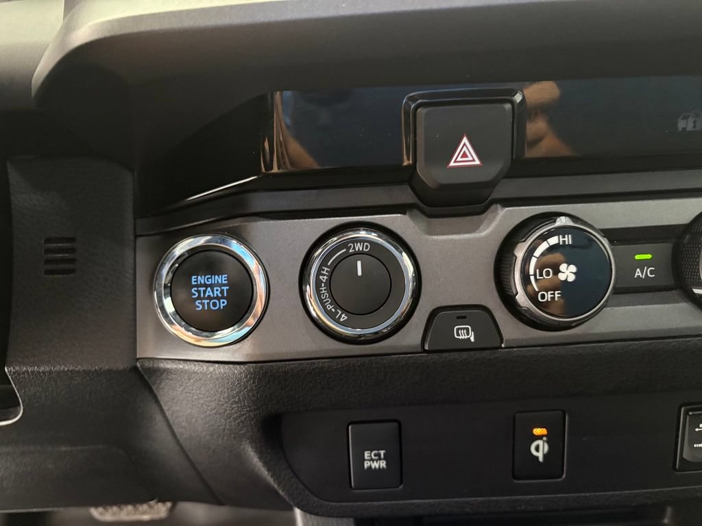 Used 2017 Toyota Tacoma TRD Off-Road w/ Tow Package (A/T) AWD/4WD image 11