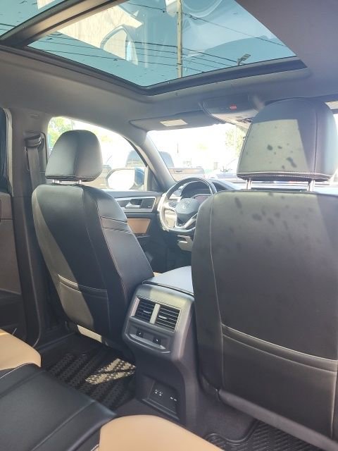 Used 2023 Volkswagen Atlas Cross Sport SEL Premium R-Line image 18