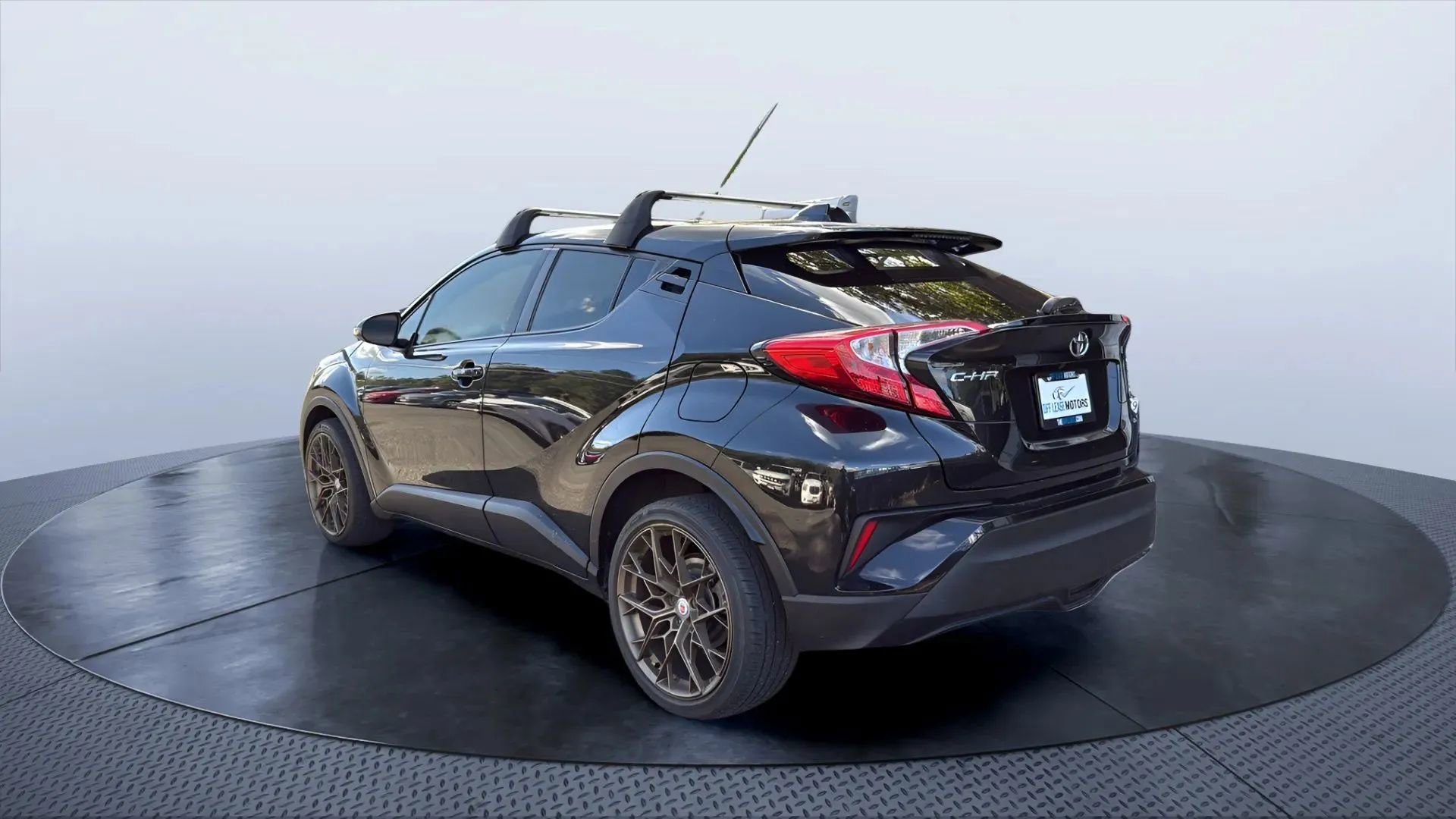 Used 2021 Toyota C-HR LE image 3