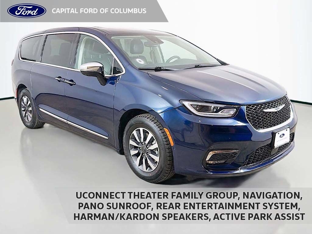 Used 2023 Chrysler Pacifica Limited w/ Uconnect Theater Family Group