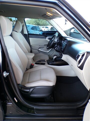 Used 2020 Kia Soul LX FWD image 27