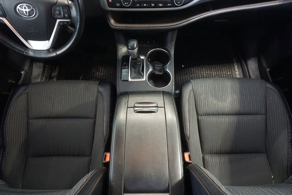 Used 2018 Toyota Highlander Plus AWD/4WD image 27