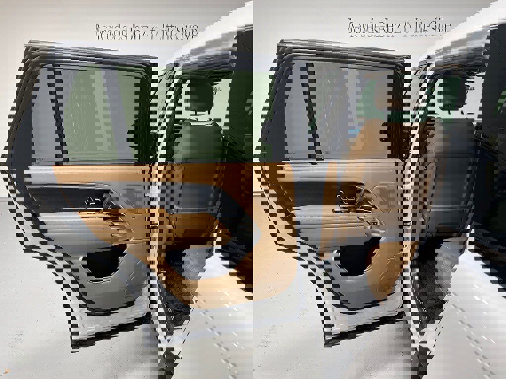 Used 2024 Land Rover Range Rover Long Wheelbase SE image 22