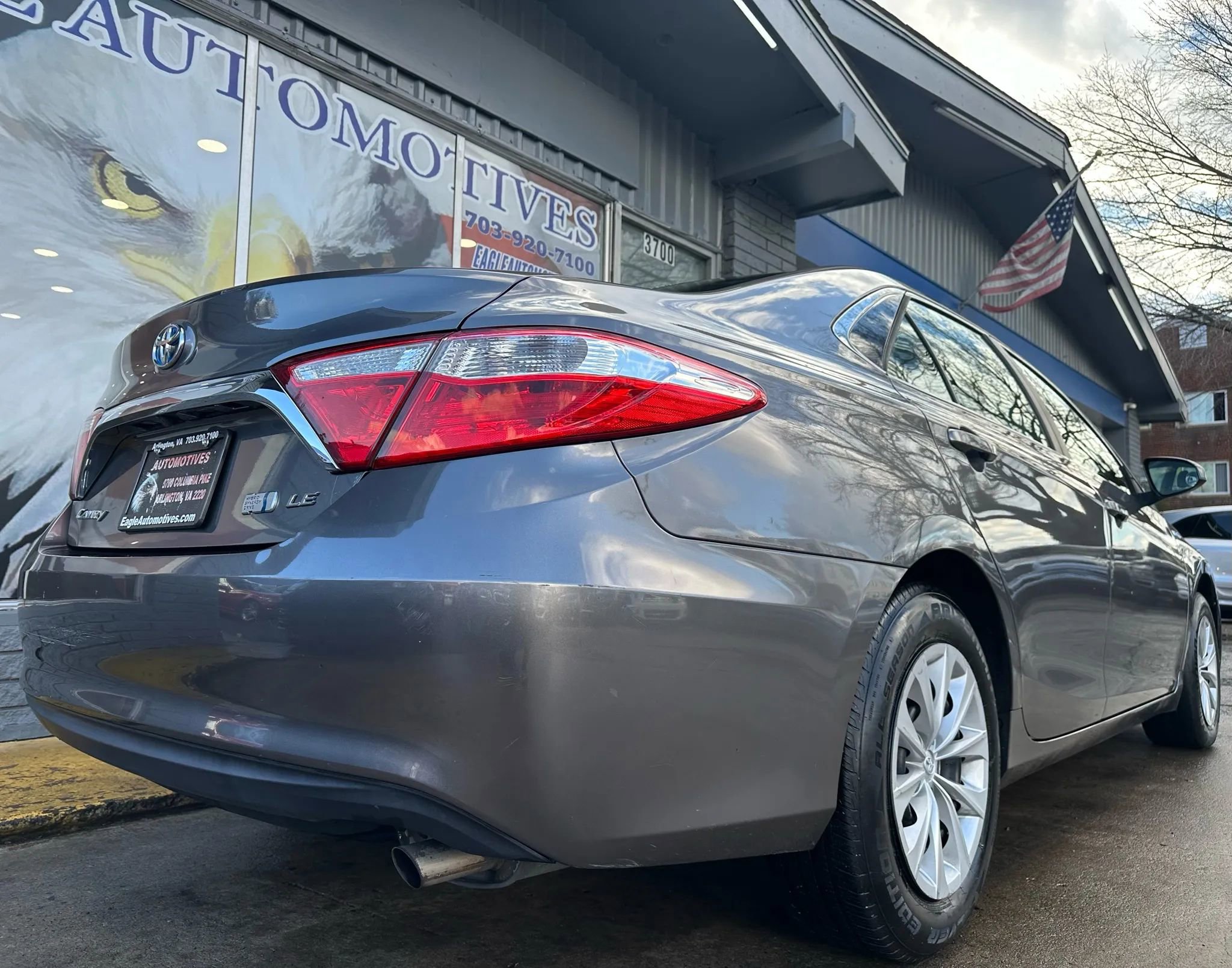 Used 2016 Toyota Camry LE FWD image 3