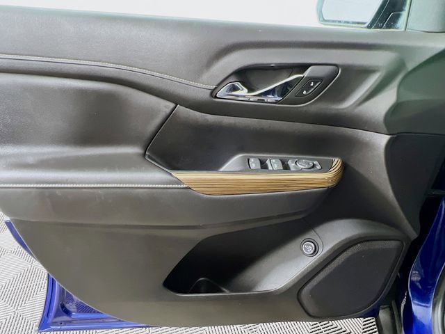Used 2023 GMC Acadia SLE w/ Driver Convenience Package image 30