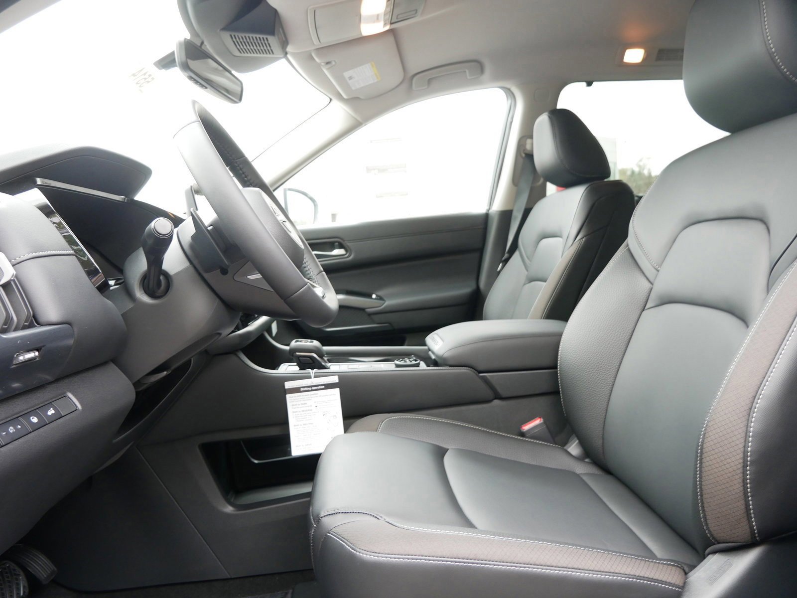 New 2025 Nissan Pathfinder SL image 7