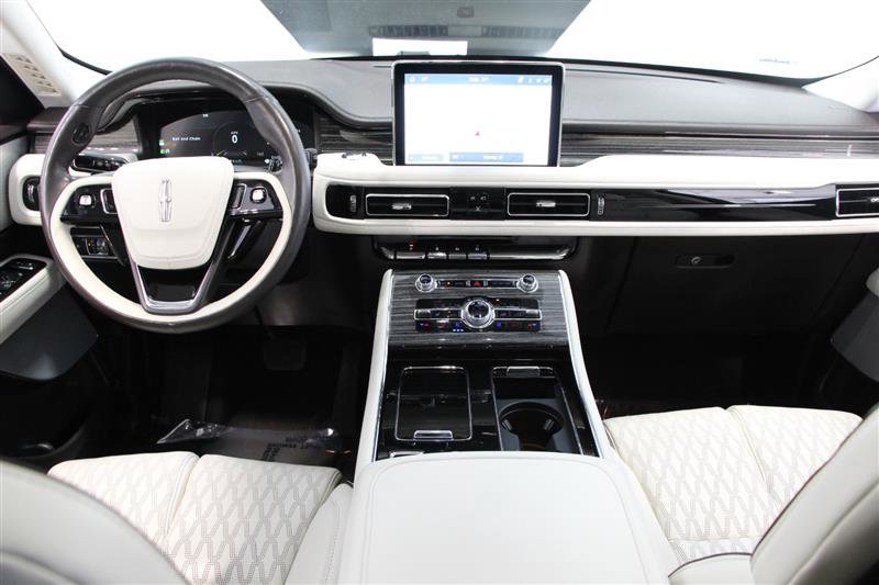 Used 2023 Lincoln Aviator Black Label w/ Class IV Trailer Tow Package image 19