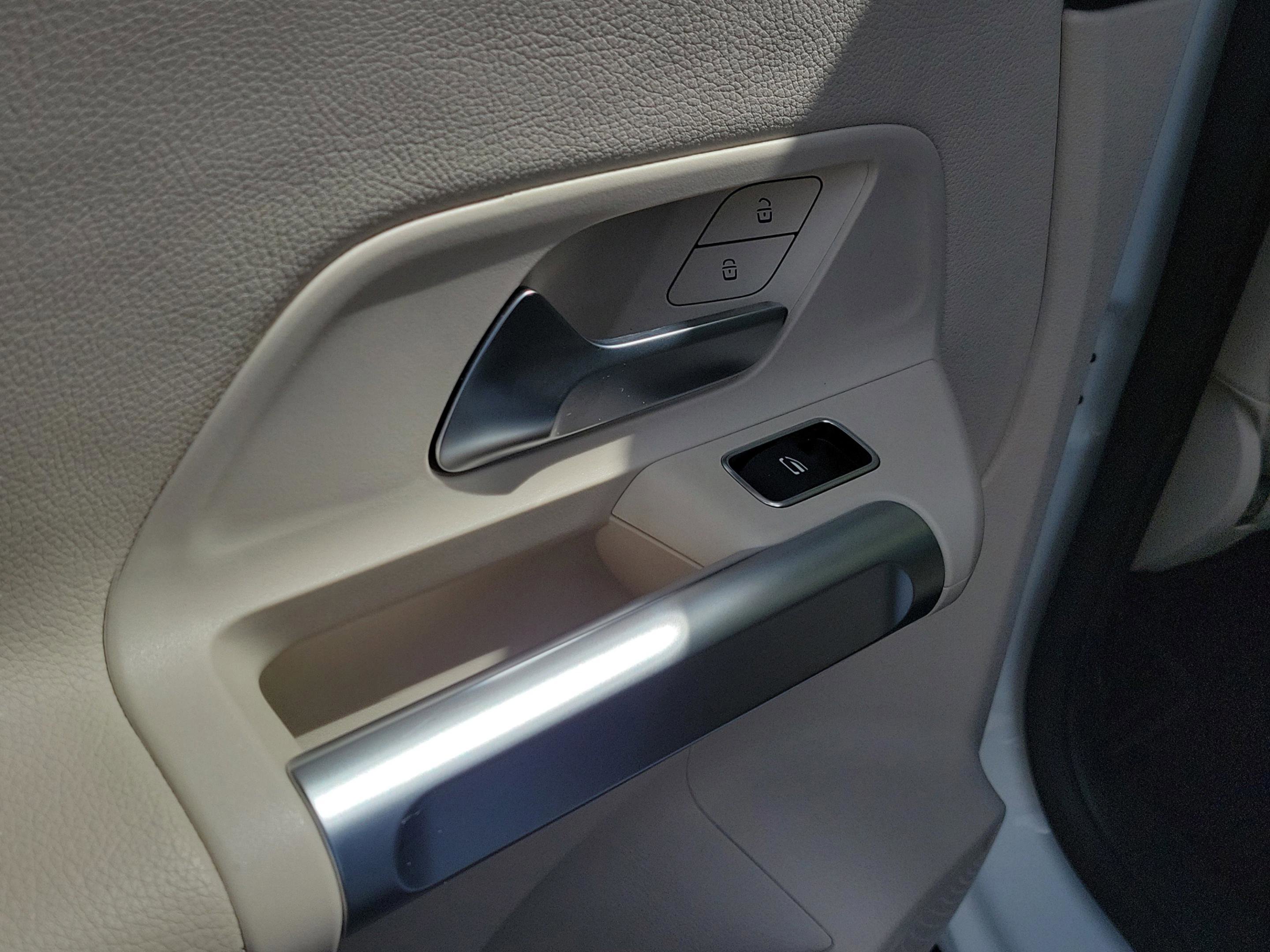 Used 2023 Mercedes-Benz GLB 250 4MATIC image 7