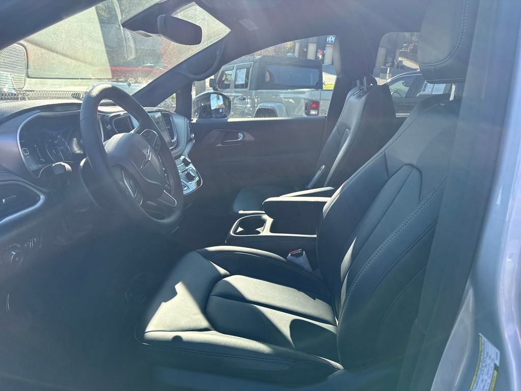New 2026 Chrysler Pacifica Select image 11