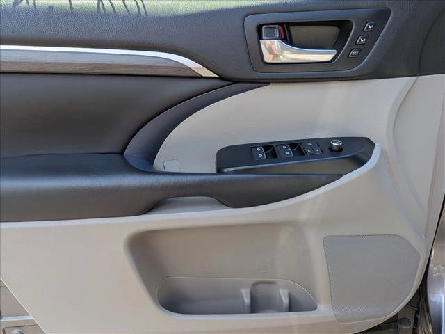 Used 2018 Toyota Highlander Limited FWD image 10