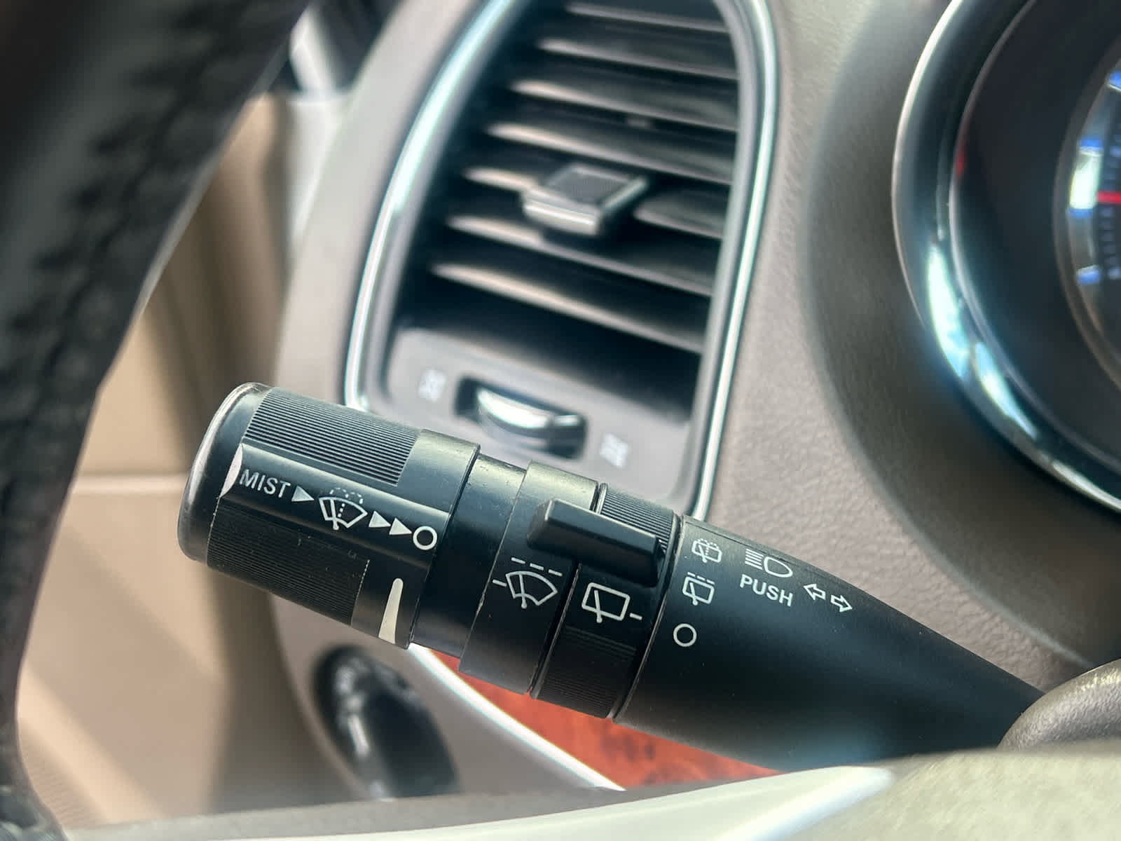 Used 2015 Chrysler Town & Country Touring w/ Driver Convenience Group image 25