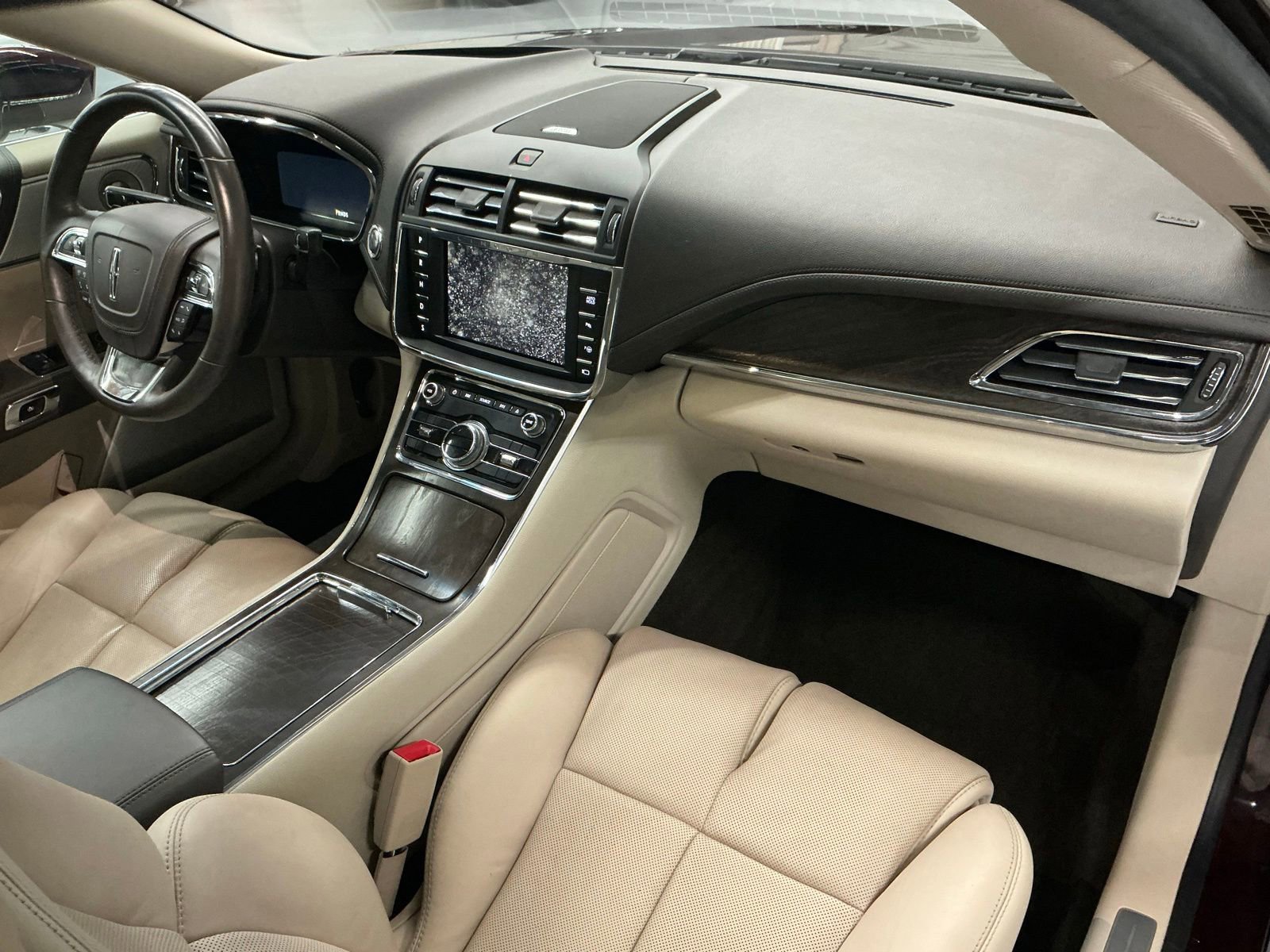 Used 2019 Lincoln Continental Reserve image 10