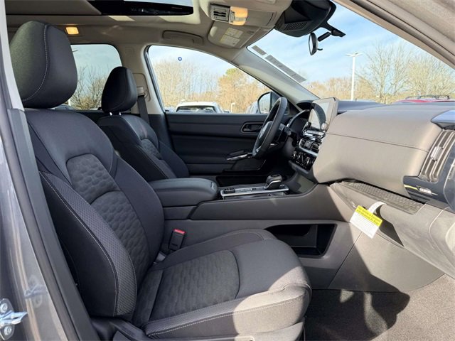 New 2025 Nissan Pathfinder SV w/ SV Premium Package image 10