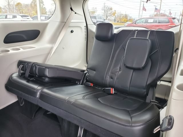 Used 2024 Chrysler Pacifica Touring-L FWD image 26