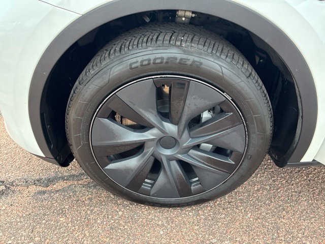 Used 2024 Tesla Model Y Long Range AWD/4WD image 11