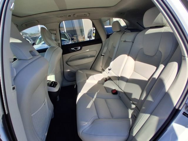 New 2026 Volvo XC60 B5 Ultra w/ Protection Package Premier AWD/4WD image 16