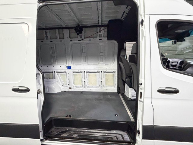 Used 2020 Mercedes-Benz Sprinter 2500 image 13